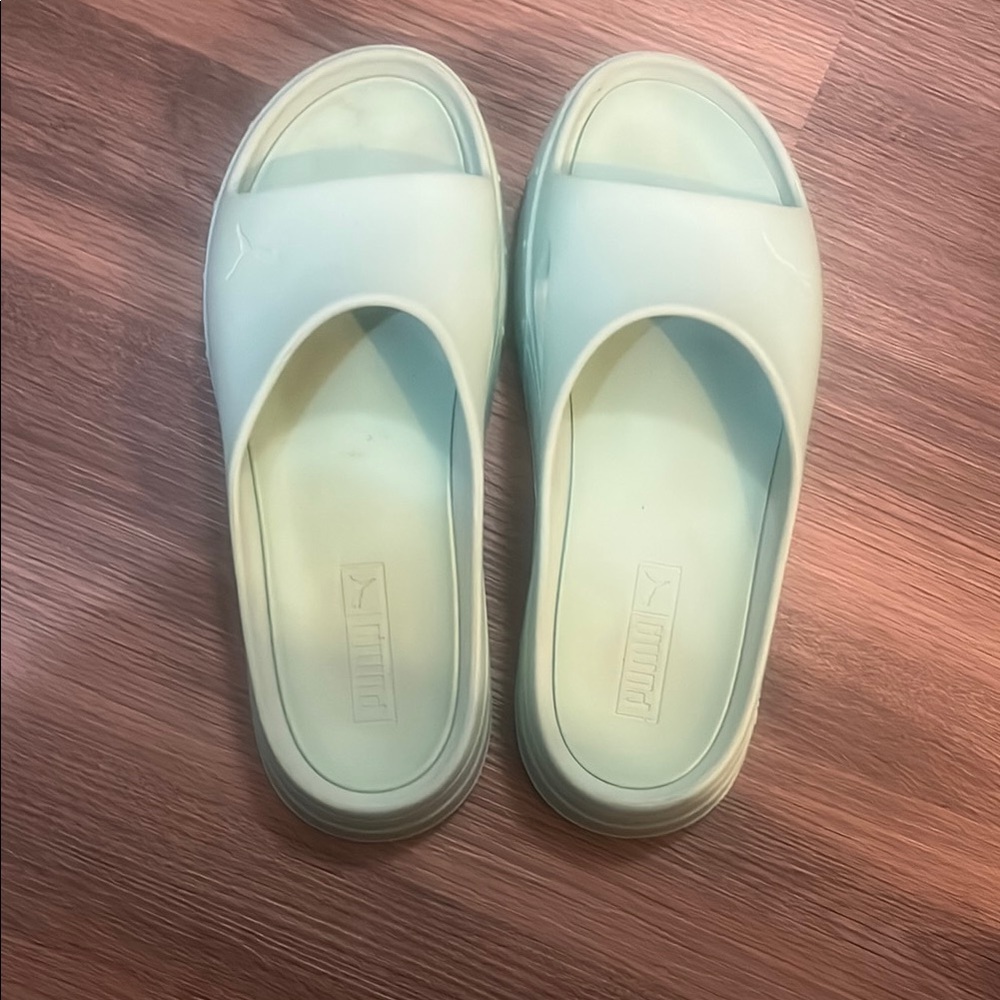 Puma women’s platform slides, men’s size 8, fits women size 10